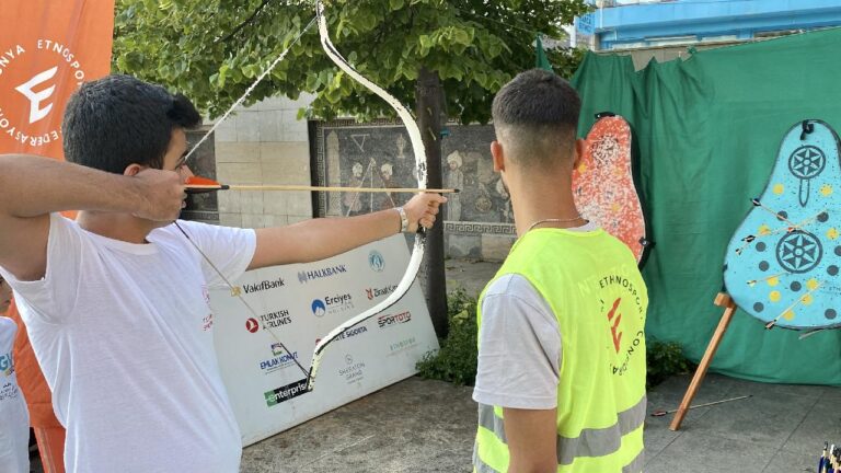 Kırşehir’de gençler geleneksel sporları Etnospor Etkinlik Tırı’nda deneyimledi