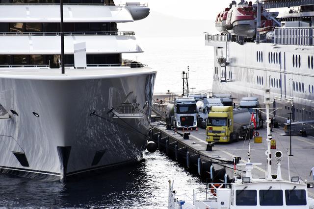 AA-20230823-31983354-31983348-BLUE_ADLI_MEGA_YATA_BODRUMDA_YAKIT_IKMALI_YAPILDI