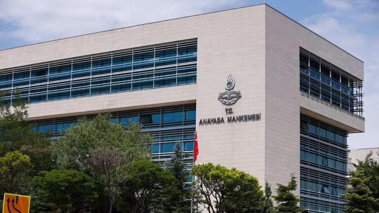 Anayasa Mahkemesi, dezenformasyon yasasının iptali istemini oy çokluğu ile reddetti