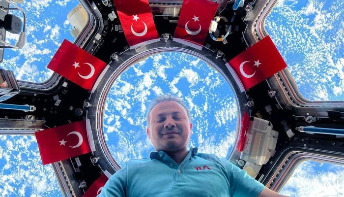 Dünya’ya dönüşü bir kez daha ertelendi! Türkiye’nin ilk astronotu Alper Gezeravcı’dan yeni mesaj