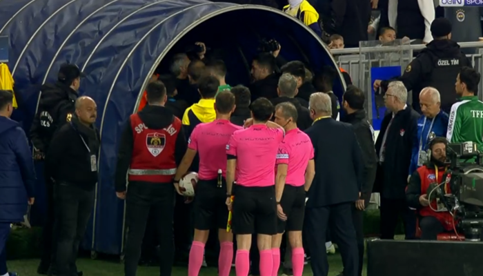 Kadıköy’de devre arası ortalık karıştı! Soyunma odası koridorlarında iki takım arasında tartışma çıktı… Bonucci’den olay hareket