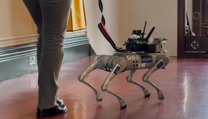 Bilim insanları görme engelli kişiler için rehber robot köpek geliştirdi: Konuşuyor, engelleri aşıyor ve hatırlayabiliyor