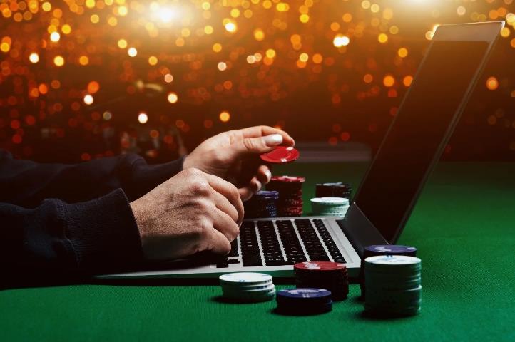 Canlı Casino Siteleri: Online Kumarhane Deneyiminin Yenilikçi Dünyası