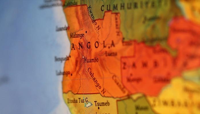 Angola’da büyücü olmadıklarını ispat etmek için bitkisel sıvı içen 50 kişi öldü!