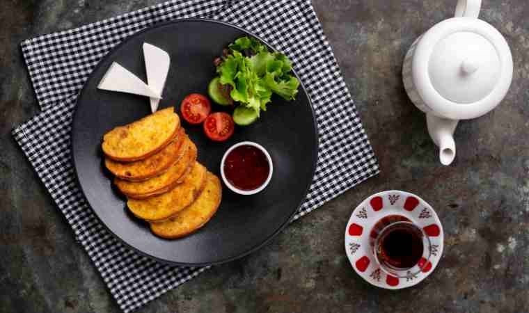 Saatlerce tok tutacak pratik yumurtalı ekmek tarifi…