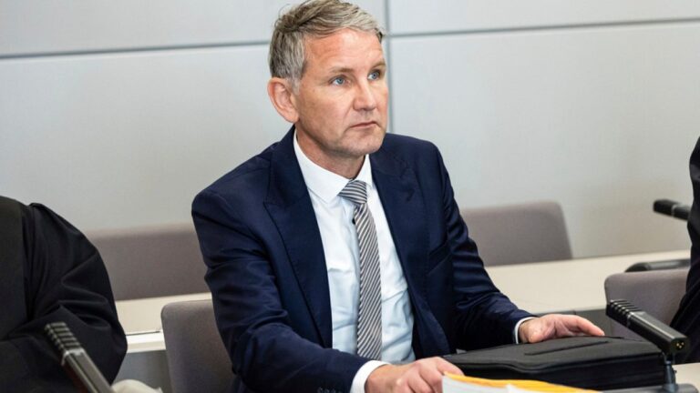Almanya: AfD’li siyasetçi Höcke’ye Nazi sloganı kullandığı gerekçesiyle para cezası