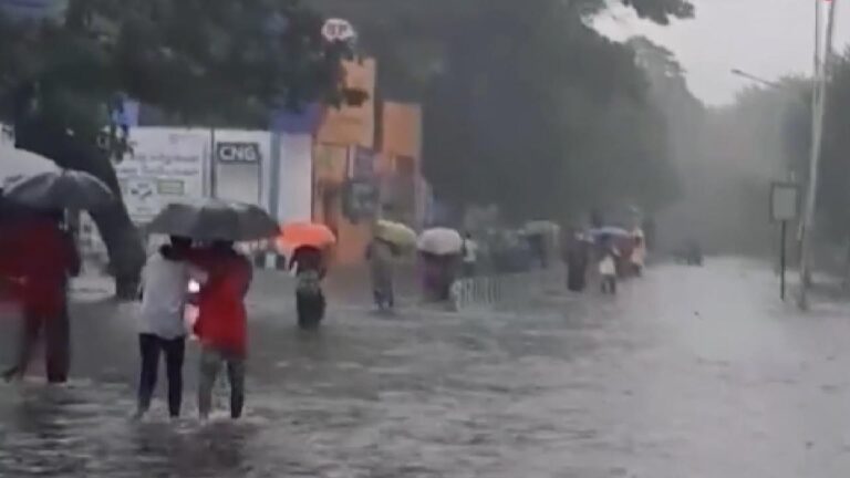 Hindistan’da aşırı yağışların yol açtığı sellerde hayatını kaybedenlerin sayısı 48’e yükseldi