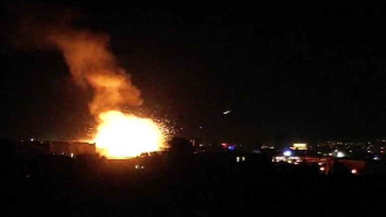 Milletvekilleri o gece Gazi Meclis’e sahip çıktı