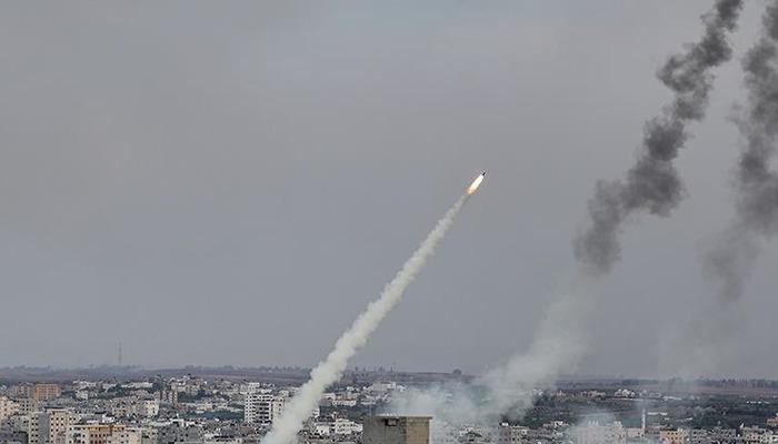 SON DAKİKA: Hamas, Tel Aviv’e 2 roket fırlattı! Roketlerden biri denize düştü