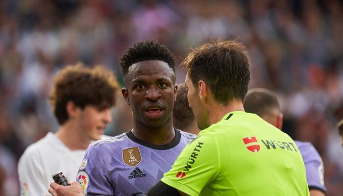 FIFA, ırkçılığa maruz kalan futbolculara oyunu durdurma hakkı verdiAvrupadan Futbol