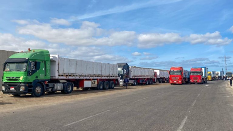 İstilacı İsrail Gazze'den yardım için girişlerini durdurdu