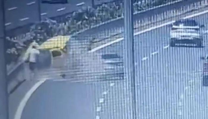 Yer: İzmir! Otoyolda dehşet anları! Sol şeritte bekleyen taksiye böyle çarptı: 1 kişi hayatını kaybetti