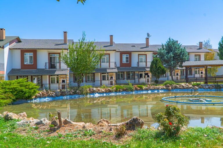 Dora Thermal Tatil Köyü Afyon Gazlıgöl’de Açıldı