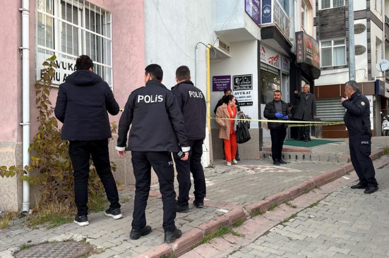 Kayınpederinden saldırıya uğrayan boşanma aşamasındaki kadın, kız kardeşini kaybetti.