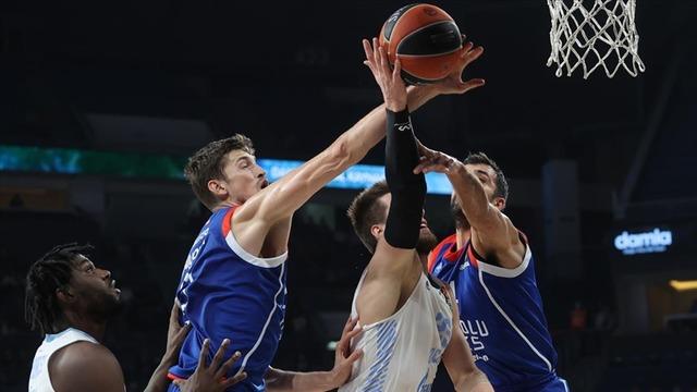 Anadolu Efes, hazırlık maçında Zenit’i 100-76 yendi